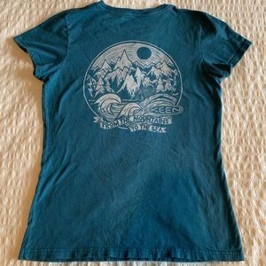 ✨2/$10✨KEEN Footwear T-Shirt